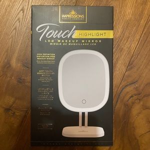 Touch highlight makeup mirror